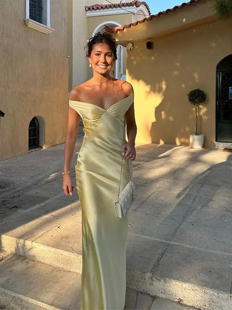 Elegant Backless Maxi Dress: Satin Off Shoulder Sleeveless Evening Gown - Slim Fit, Long Formal Robe for Chic Ladies C260312