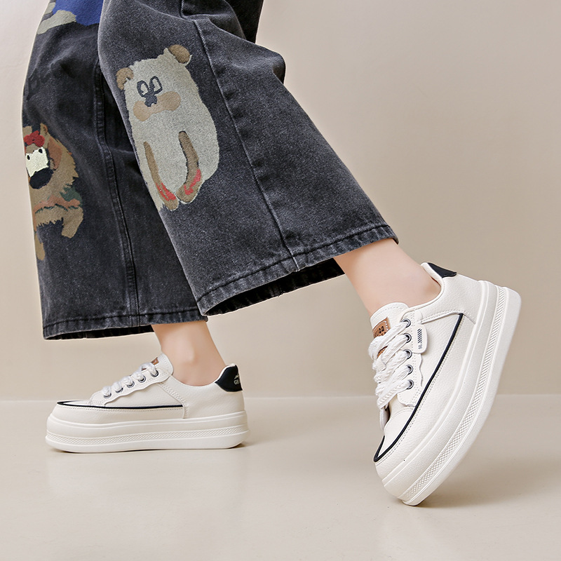 2024 new spring flat bottomed versatile sports and leisure white for female students with niche design, breathable board shoes