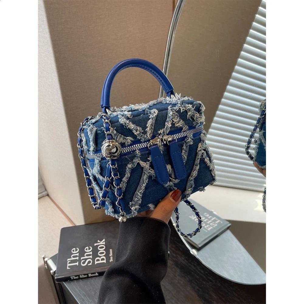 3 Vintage Box Shape Denim for Women Plaid Print Mini Chain Shoulder Bags Versatile Fashion Casual Shopping Crossbody Pac 240913 4
