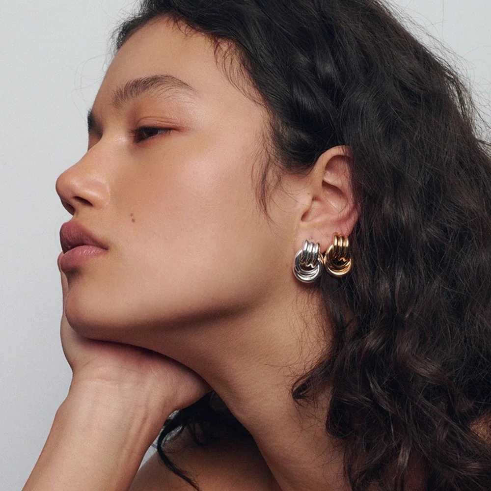 Simple and stylish geometric metal spiral knot stud earrings suitable for women waterproof hypoallergenic short and chubby earrings charming jewelry A