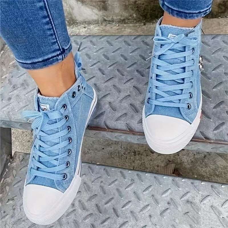 2024 New Women Canvas Shoes Lace Skull Light Blue Retro Denim High Top Sneakers Classic Metal Decoration Casual atillas