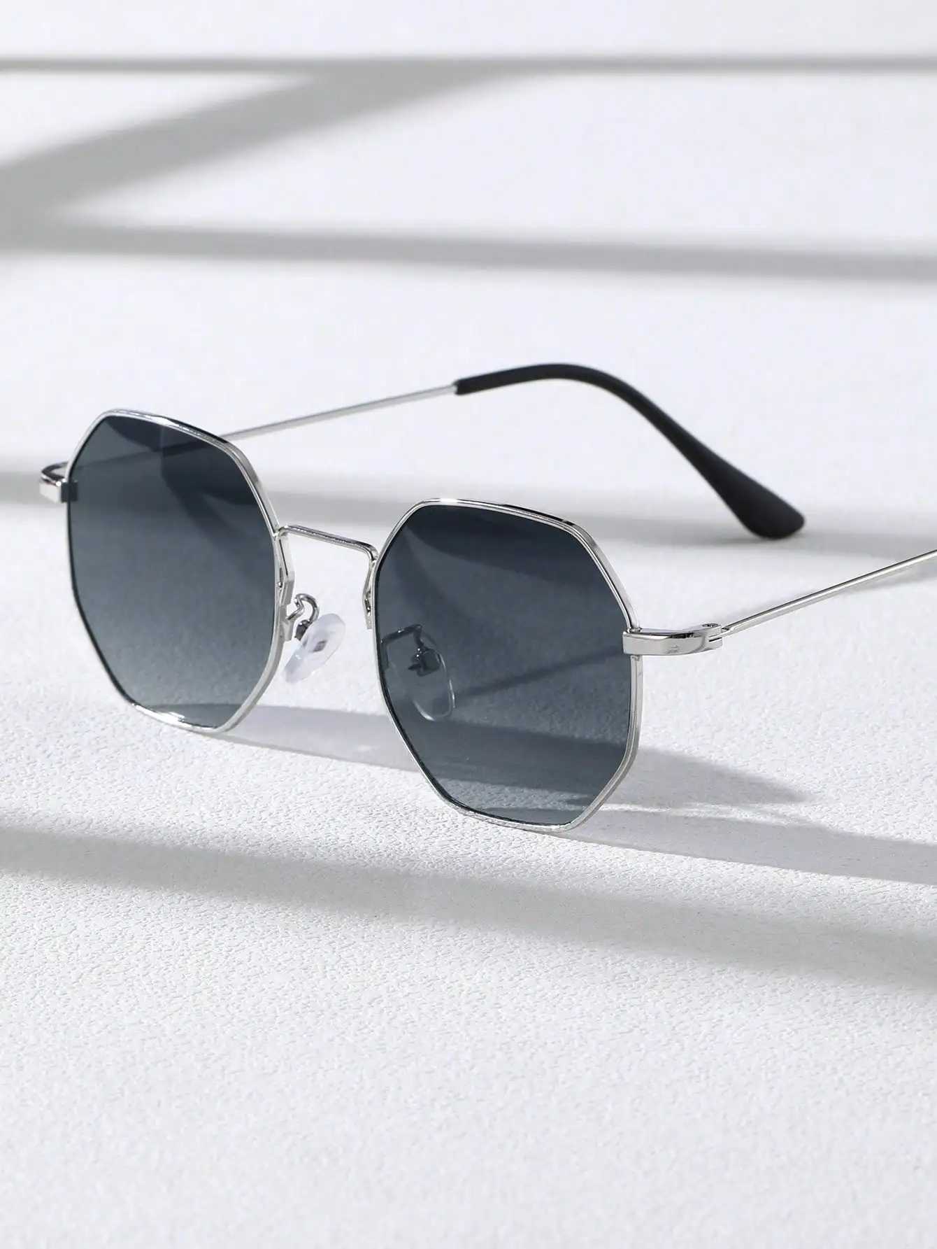 1 Pair Of Unisex Routine Fashion Sunglasses With a Metal Geometric FrameX240920