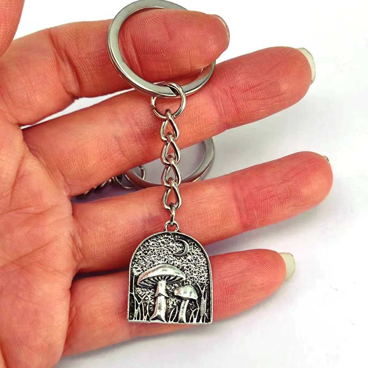 ature and wildlife novelty fun insects and bugs Snail gastropods and mushroom keychains for giftX240919