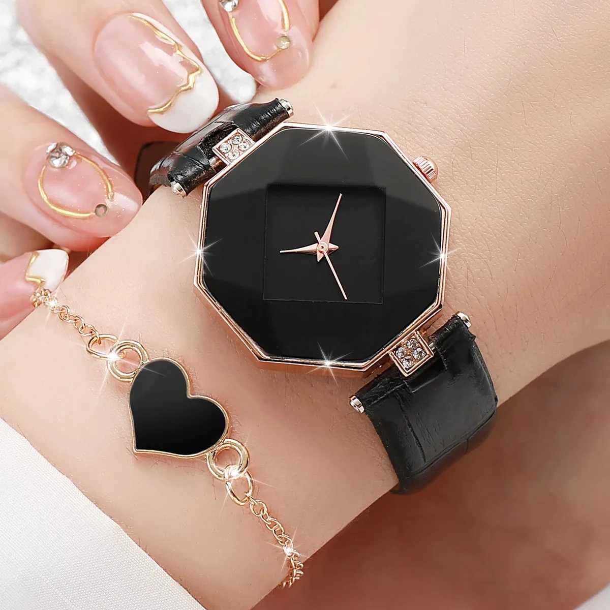 2 Piece Set Fashion Rhinestone Womens Watch Heart Shape Bracelet Set Casual Leather Quartz WristwatchX240920