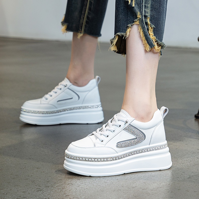 Women's thick soled white shoes for women, wearing 2024 new small leather high heels on one foot
