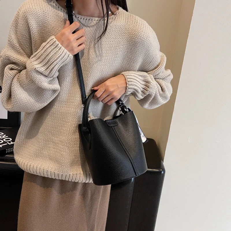 Bucket sewing thread shoulder bag solid indoor company highquality womens buckle Pu handbag 240919