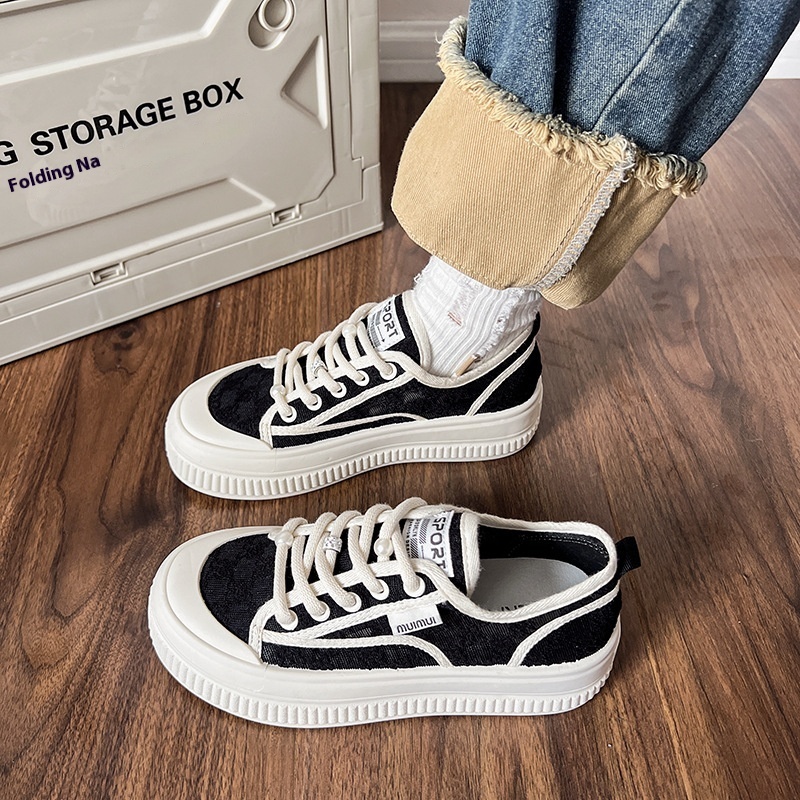 Thick soled for women, spring 2024 new fashionable versatile lace up board shoes, anti slip low top black and white casual shoes