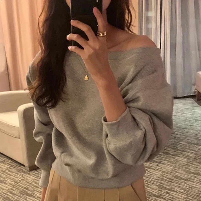 Korejpaa Spring French Hoodie Womens Diagonal Collar Irregular Off Shoulder Versatile Long Sleeve Top Sweatshirt 240919