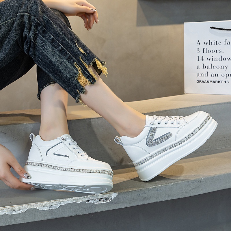 Women's thick soled white shoes for women, wearing 2024 new small leather high heels on one foot