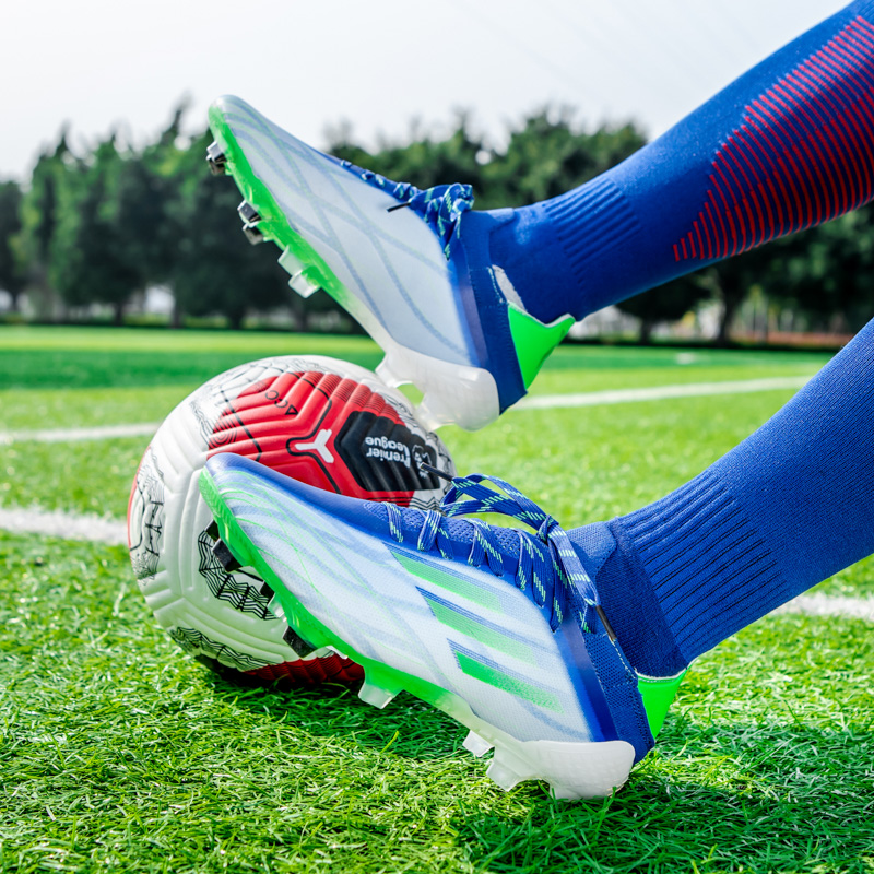 High Quality Ultralight Mens Soccer Shoes Non-Slip Turf Soccer Cleats for Kids TF/FG Training Football Boots Chuteira Campo