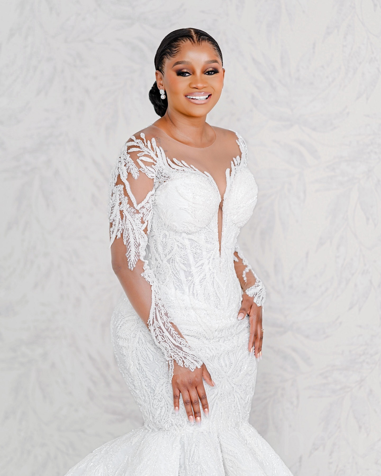 2024 Arabic Aso Ebi Plus Size Ivory Satin Mermaid Wedding Dresses Sequined Lace Sheer Neck Full Sleeves Bridal Gowns Dress ZJ444