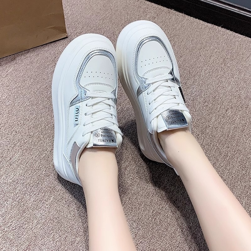 Sponge cake thick soled white women 2024, small height increasing single shoes for students, versatile casual board shoes, soft sole, lightweight