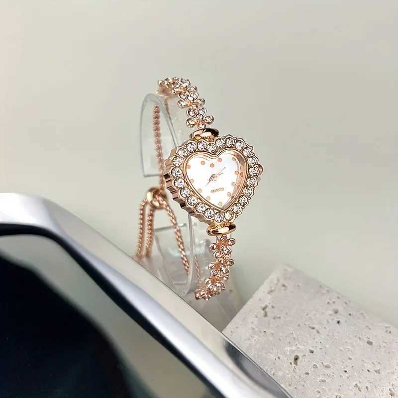 Stylish Cute Heart Sparkling Rhinestone Quartz Womens Watch - Chic Adjustable and AccurateX240920