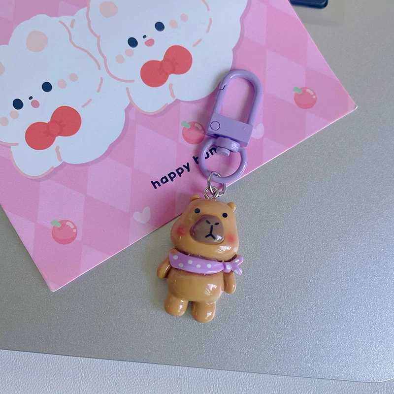 Resin Capybara Keychains 2024 Ins Cartoon Capibara Backpack SchoolBags Keyring Pendants Kawaii Key Chain Cute Kids GiftsX240919