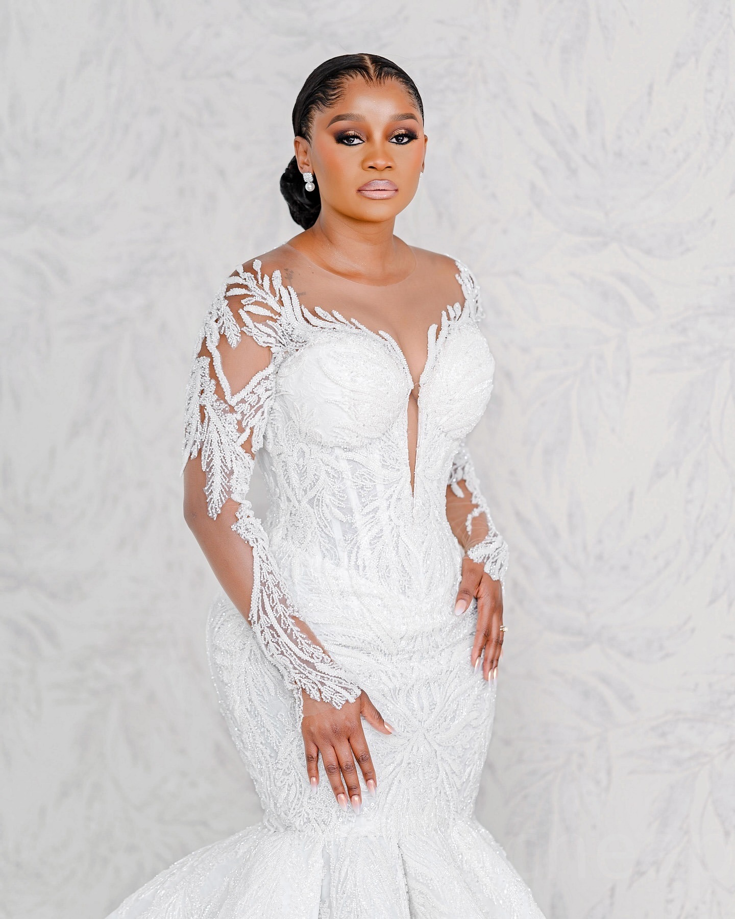 2024 Arabic Aso Ebi Plus Size Ivory Satin Mermaid Wedding Dresses Sequined Lace Sheer Neck Full Sleeves Bridal Gowns Dress ZJ444