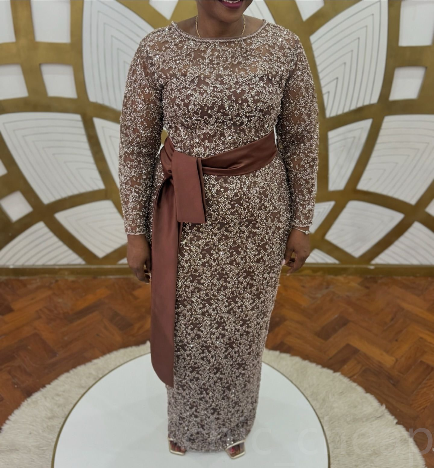 2024 Plus Size Brown Sheath Mother Of Bride Dresses Illusion Sequined Beaded Evening Party Mama's Dress Vintage Birthday Wedding Guest Groom Moth