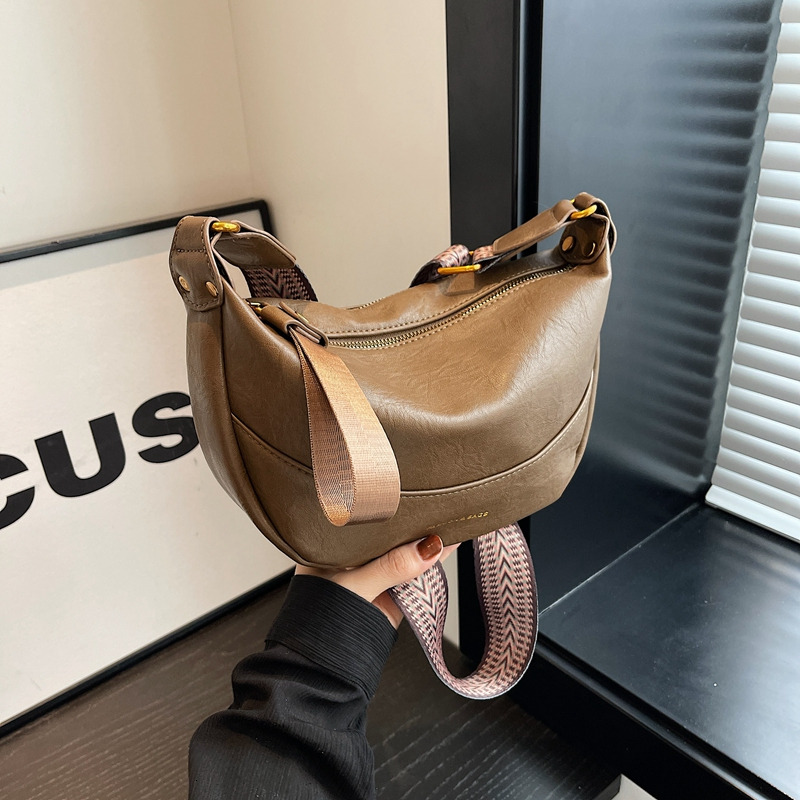 Youshang Dumpg Bag: Casual Retro Shoulder Bag for Youth Soft Surface Zipper Closure Pure Color Japanese and South Korean Style
