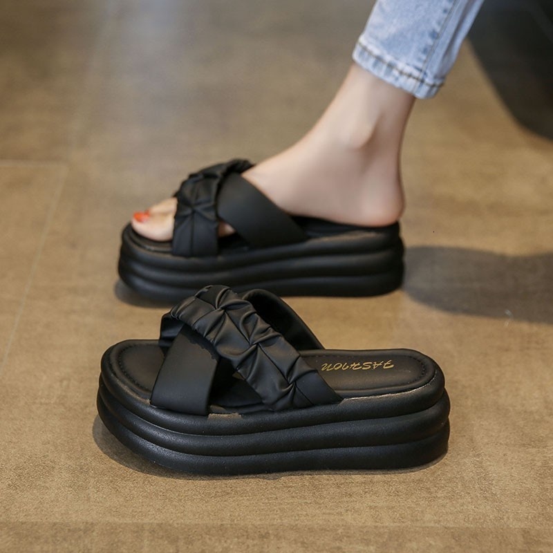 Thick soled 2024 summer new Korean version women's cross over sandals student casual height increasing slippers