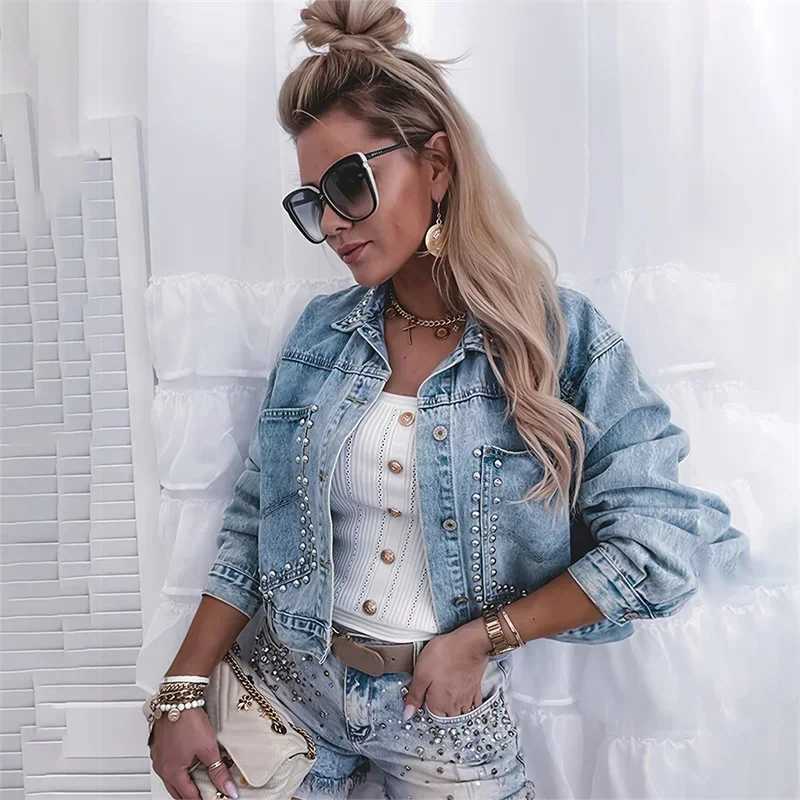 Fashion Rivets Decoration Short Jacket Women Large Pockets Patchwork Coat Female Casual Single-breasted Cardigan Denim OuterwearX240920