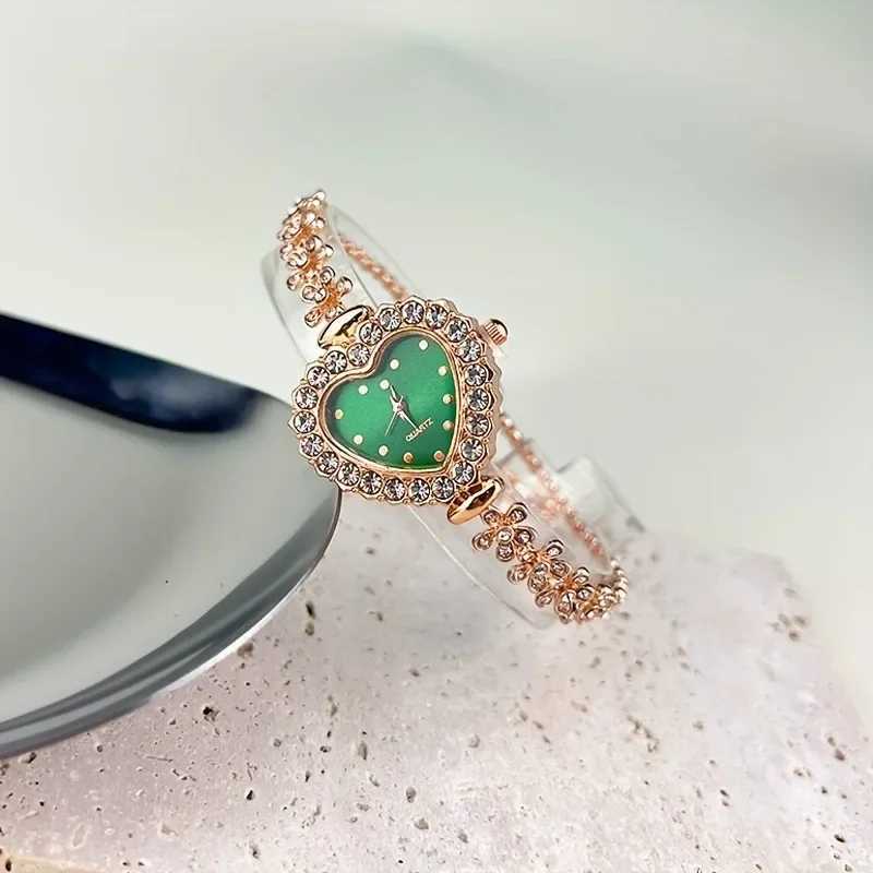 Stylish Cute Heart Sparkling Rhinestone Quartz Womens Watch - Chic Adjustable and AccurateX240920