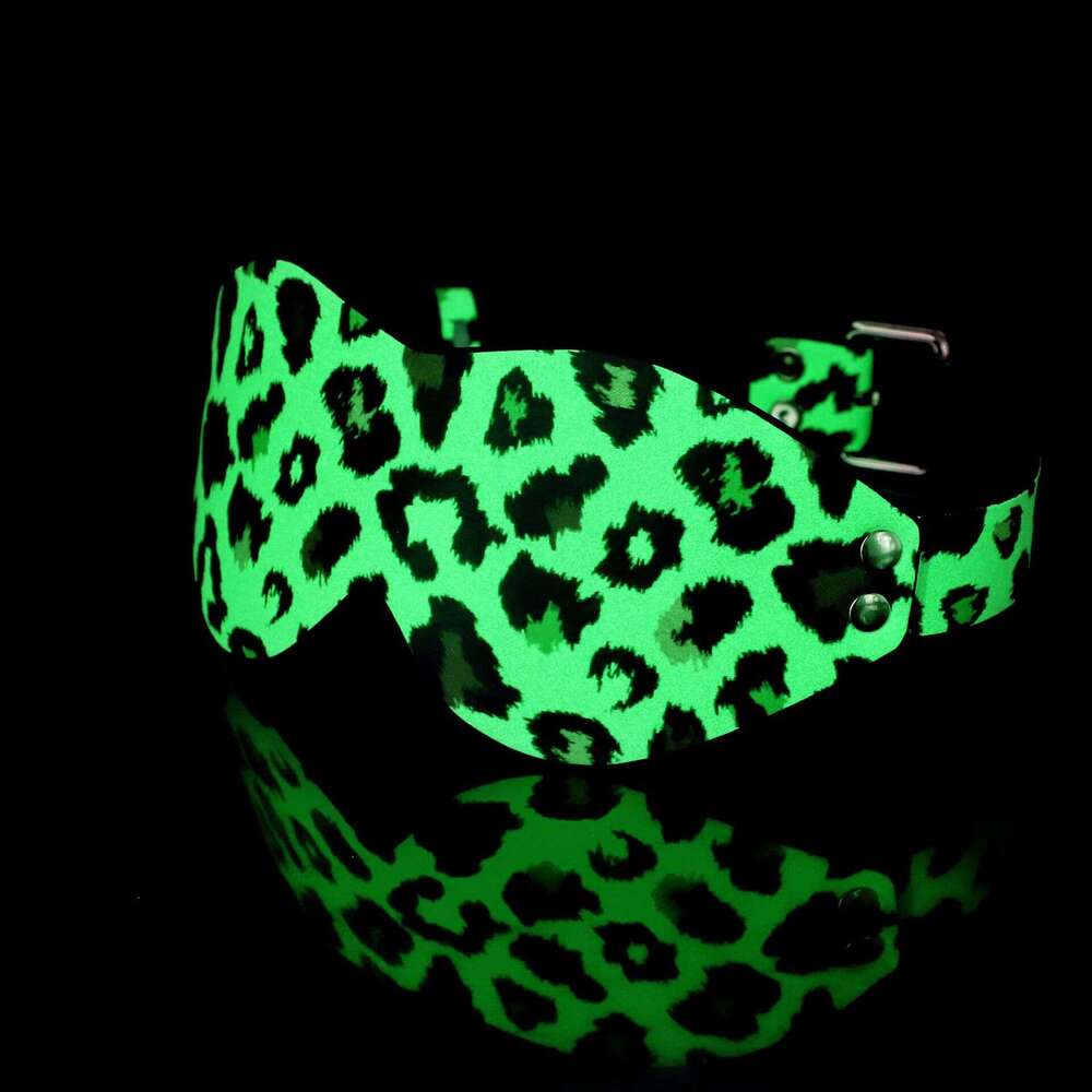 Night light SM prop set seven piece set, fun binding handcuffs, leopard print eye mask, traction collar SM punishment whip