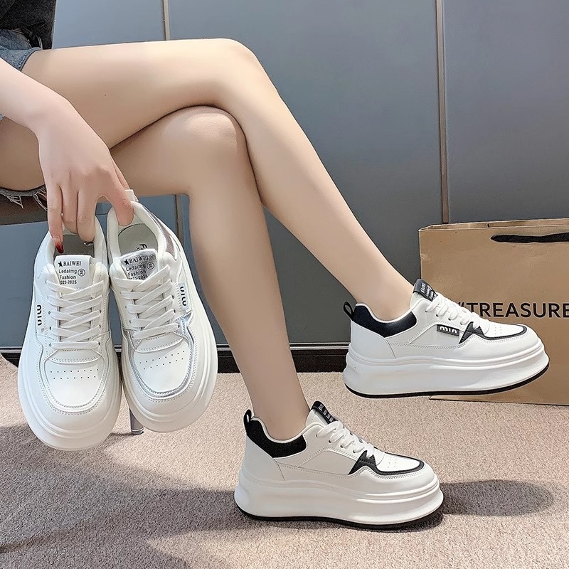 Sponge cake thick soled white women 2024, small height increasing single shoes for students, versatile casual board shoes, soft sole, lightweight
