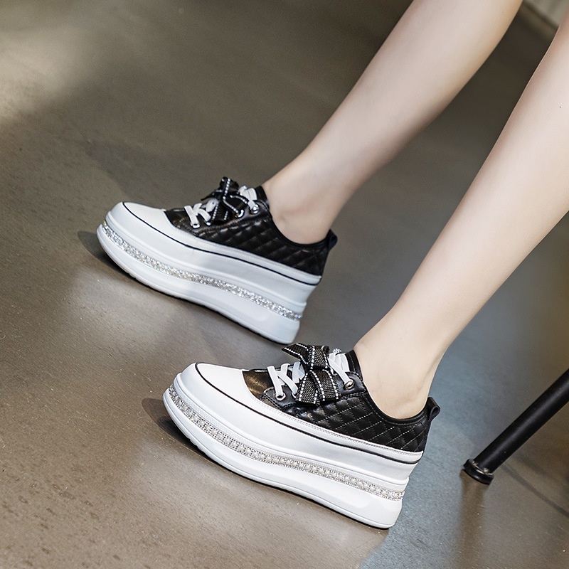 White with increased height genuine leather for women in the autumn of 2024. New sponge cake breathable and versatile thick soled diamond casual singl