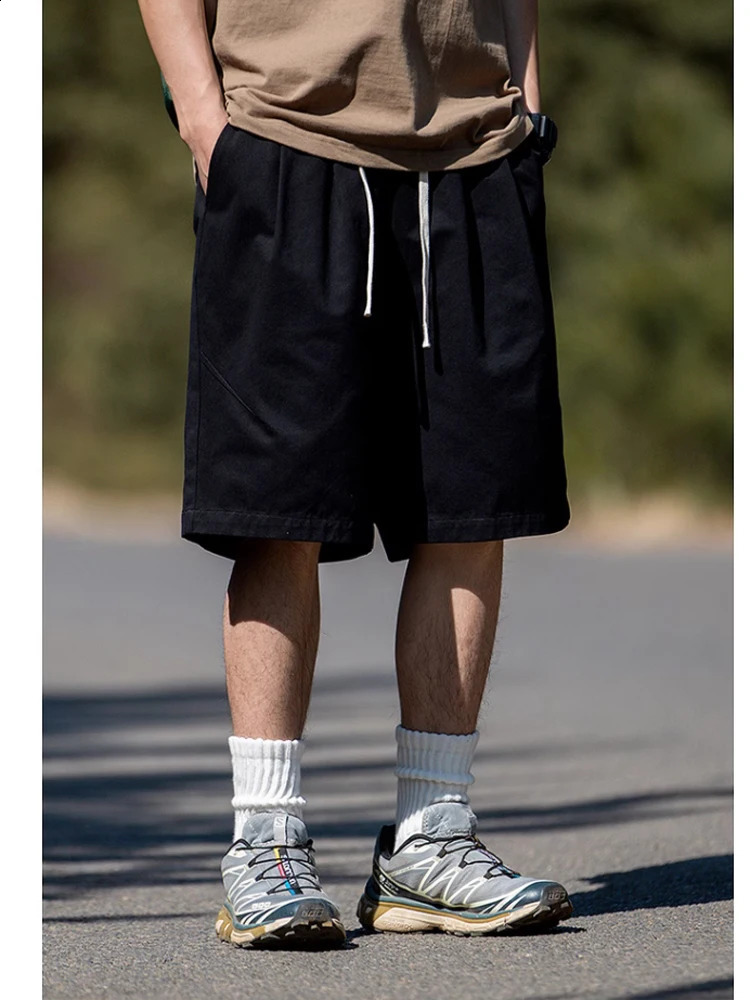 Shorts men outside the summer wearing Korean version of loose fashion ins cargo pants trend with straight casual 240919