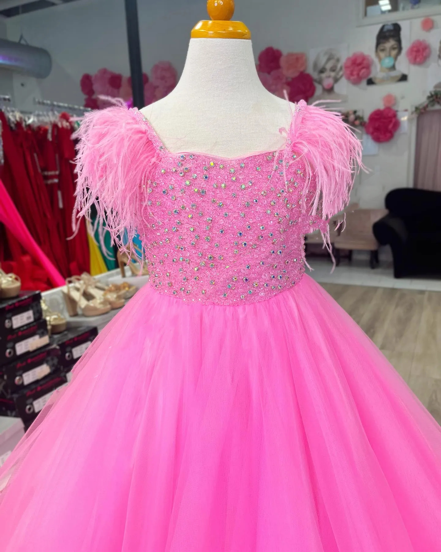 Princess Girls Pageant Dresses Crystals Beaded Feather Sleeves Ruffles Floor Length Puffy Pink Tulle Birthday Party Formal Wear For Kids 2025 Wedding 