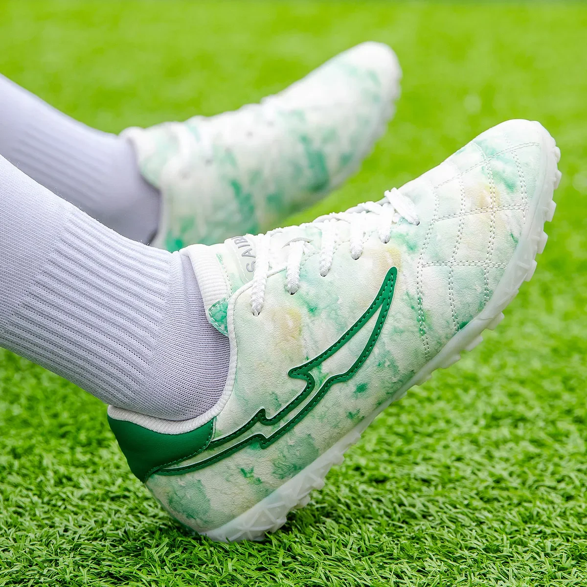 Teenager's Professional Field Soccer Cleat Outdoor Quality Grass Training Sneakers New Low-top Football Boots Men's Soccer Shoes