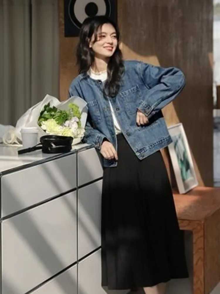 Retro Blue Denim Jacket Women Chic Vintage Simple Round Collar Pocket Single-breasted Cropped Coat Tops Jean JacketX240920