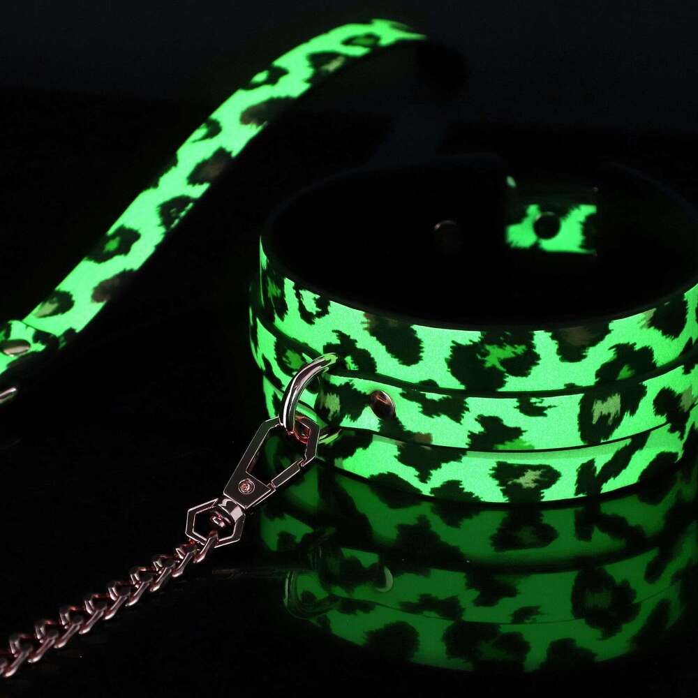 Night light SM prop set seven piece set, fun binding handcuffs, leopard print eye mask, traction collar SM punishment whip