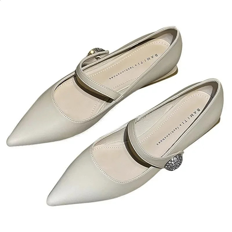 Womens Leather Shoes Spring/Summer 2024 Vintage Pointed Toe Light Color Flame Diamond Low Heels Mary Jane Shoes 240919