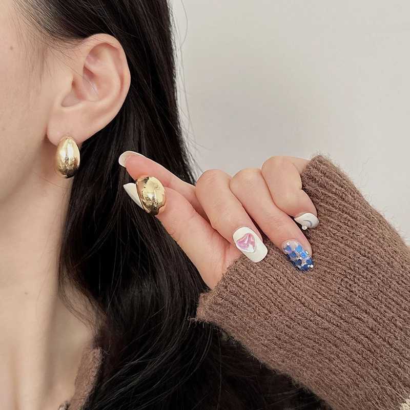 New Fashion Bean shaped Womens Screw Earrings Smooth Metal Korean Fashion Small Earrings Cute and Adorable Fashion Earrings W240919