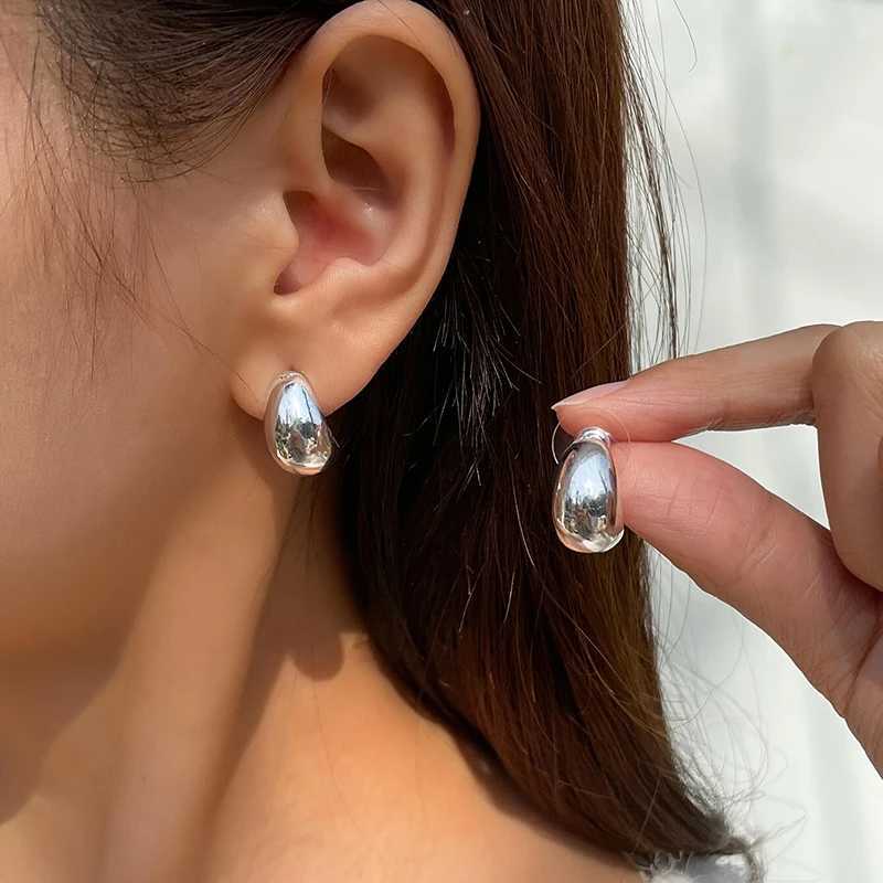 New Fashion Bean shaped Womens Screw Earrings Smooth Metal Korean Fashion Small Earrings Cute and Adorable Fashion Earrings W240919