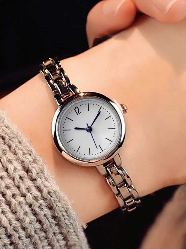 1PCs Fashion Versatile Womens Small and Cute Silver Steel Band Quartz WatchX240920