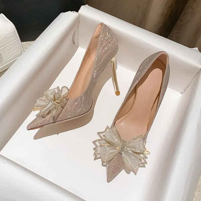 Fashionable 2024 New Bride Dress Shoes Crystal High Heels Bridesmaid Gift Adult Elegant Flats Rubber Upper Summer Season