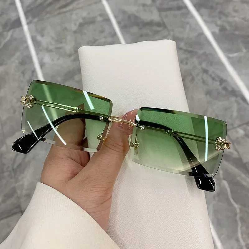 Vintage Fashion 2024 New Sunglasses Rimless Frameless Rectangle Shades Gradient UV400 Summer Traveling Sun Glasses for WomenX240920