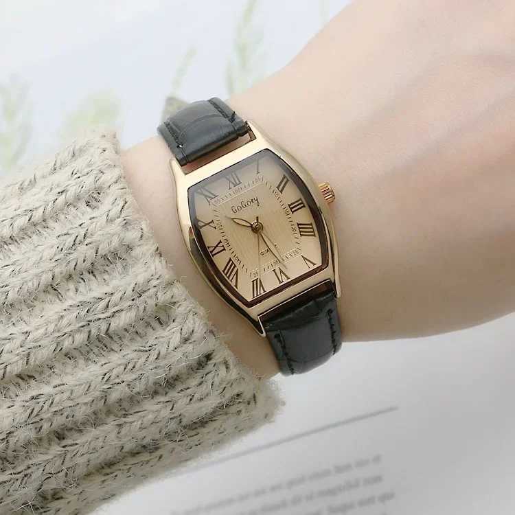 New Retro Wristwatches for Women Alloy Case High Quality Leather Strap Large Numerical Dial Waterproof Elegant Ladies Watch GiftX240920
