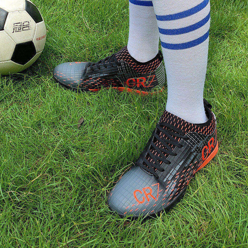 Fashion Green Men's Football Shoes Outdoor Non-slip Youth Futsal Soccer Cleats Indoor Comfortable Leather TF Soccer Sneakers Men