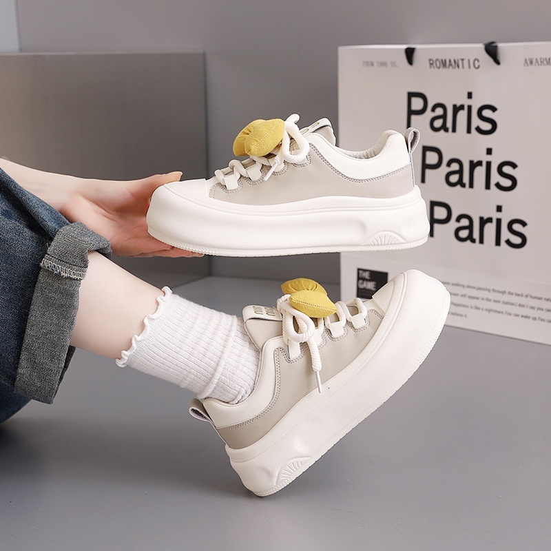 Low cut skateboarding shoes for women in the autumn of 2024, new height increasing, non slip, thick soled casual canvas shoes, trendy MXX-D09