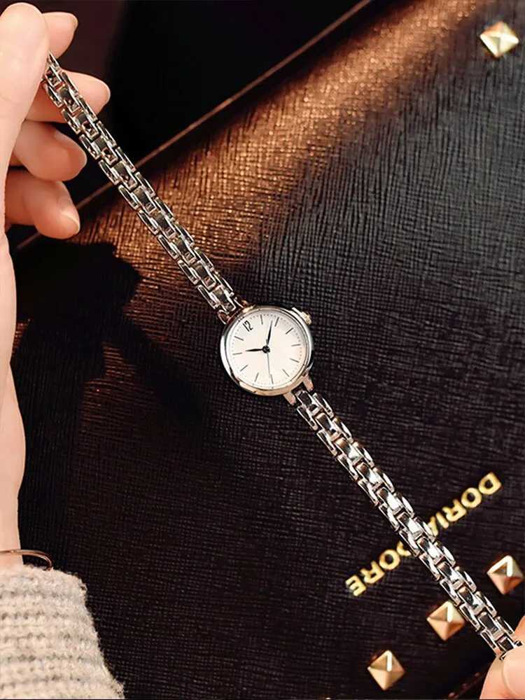 1PCs Fashion Versatile Womens Small and Cute Silver Steel Band Quartz WatchX240920