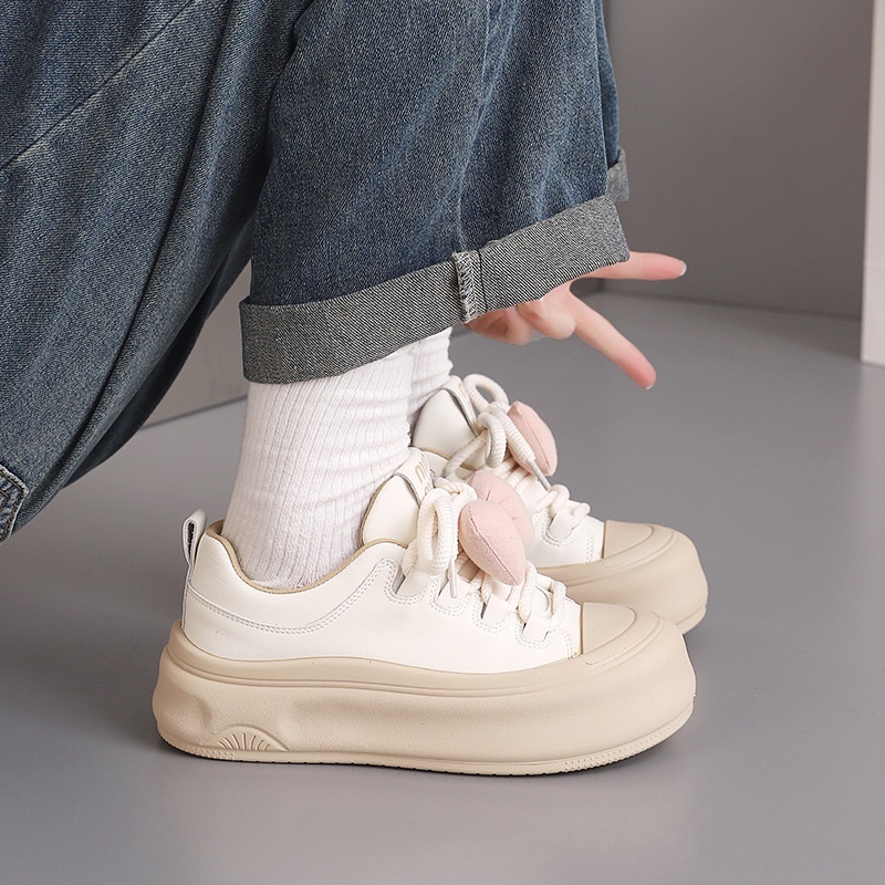 Low cut skateboarding shoes for women in the autumn of 2024, new height increasing, non slip, thick soled casual canvas shoes, trendy MXX-D09