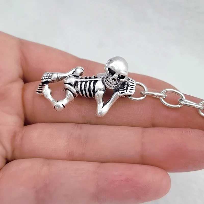 Fashionable foldable skull pendant keychain men and women antique metal alloy skull pendant keychain car keychain giftX240919