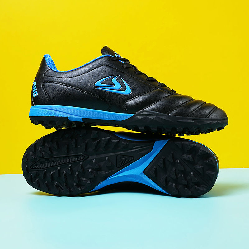 New Men Soccer Shoes Training Turf Futsal Football Boots Ultra-light Comfortable Sports Sneakers Outdoor Cleats Professional