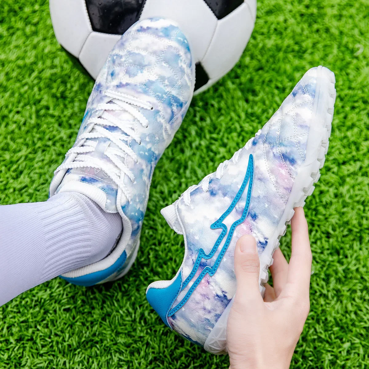Teenager's Professional Field Soccer Cleat Outdoor Quality Grass Training Sneakers New Low-top Football Boots Men's Soccer Shoes