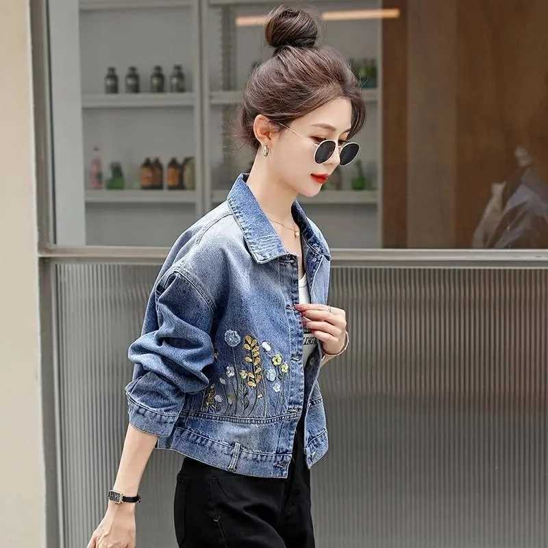 2024 Winter New Casual Denim Jacket Women Embroidered Denim Short Jacket Women Casual Fashionable Denim Coat Top OuterwearX240920