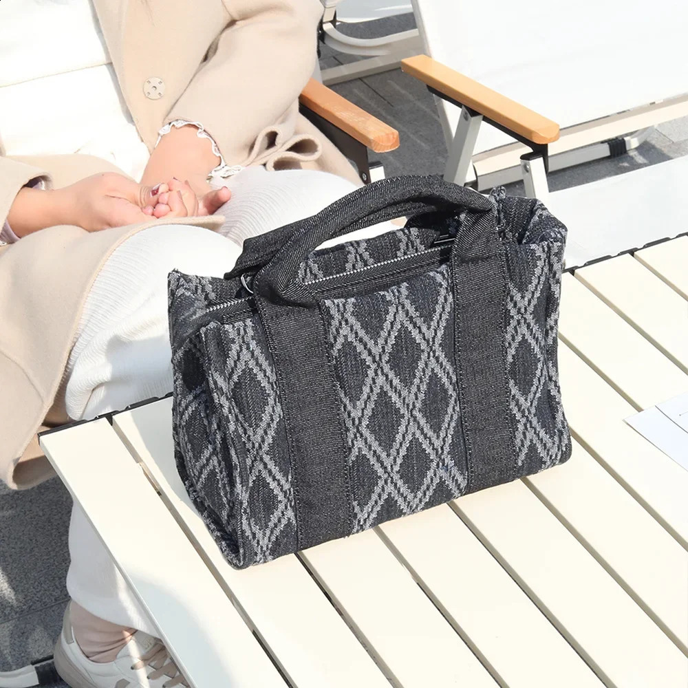 Womens denim cloth bag Korean trend canvas casual version zipper handbag jeans shoulder fashionable plain weave cross 240919
