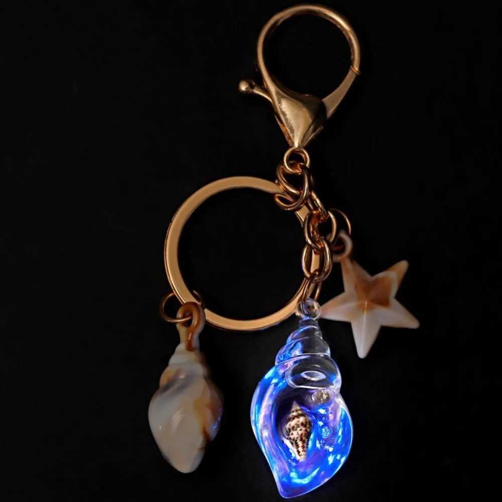 Cute Luminous Conch Keychain Backpack Decor Glow-in-the-dark Sea Beach Pendants Charms Bohemian Style Starfish Shell KeyringX240919