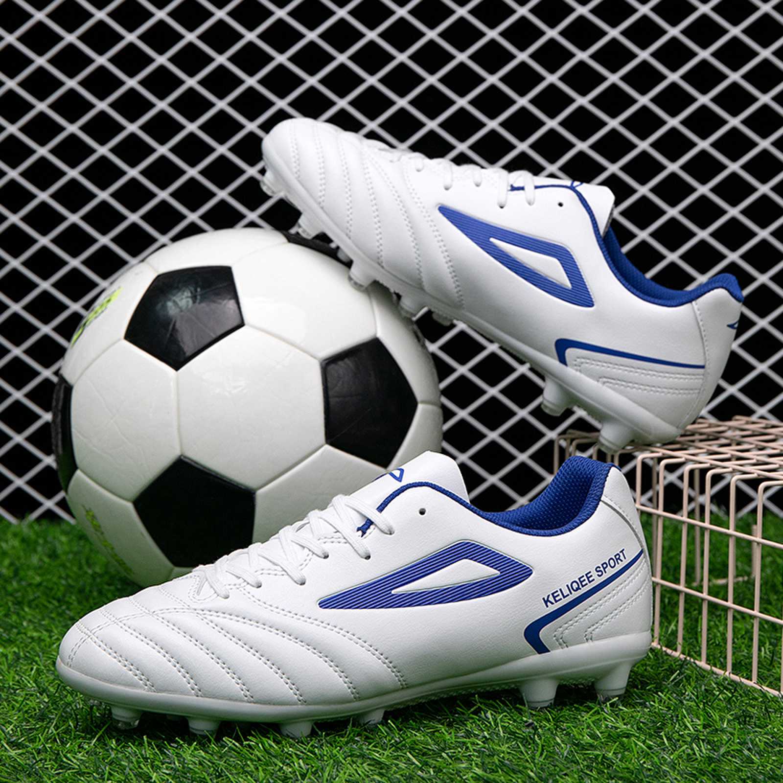New Men Soccer Shoes FG Outdoor Football Boots Sneakers Ultralight Sport Cleats Comfortable Training Top Quality Professional